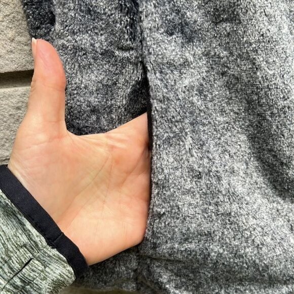 Danier Faux Fur Plush Vest Sz S - Picture 3 of 7